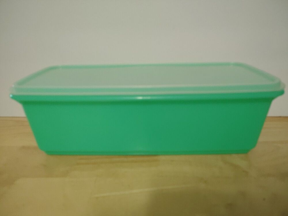 Vintage Tupperware #784-2 Jadeite Green Celery/Vegetable/Bread Keeper w/Lid
